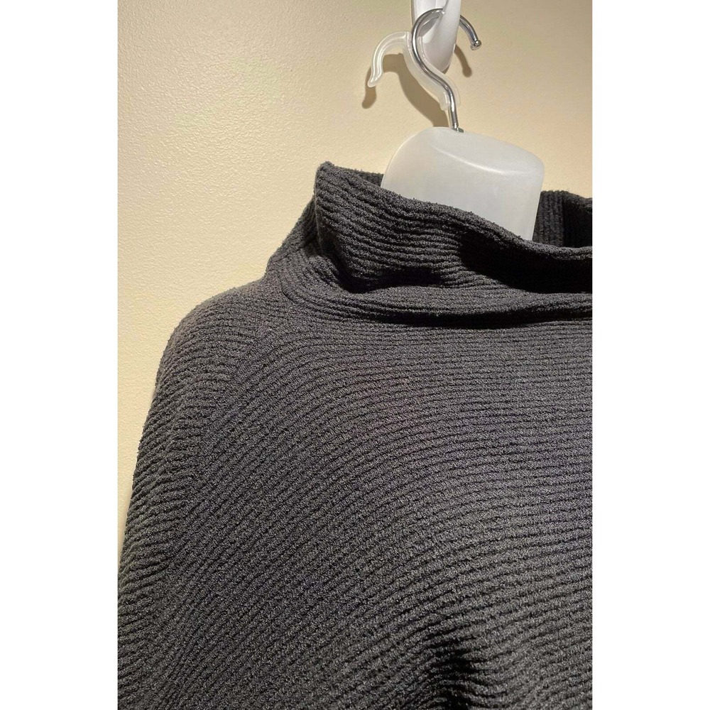 L RDI Sweater - Picture 2 of 5
